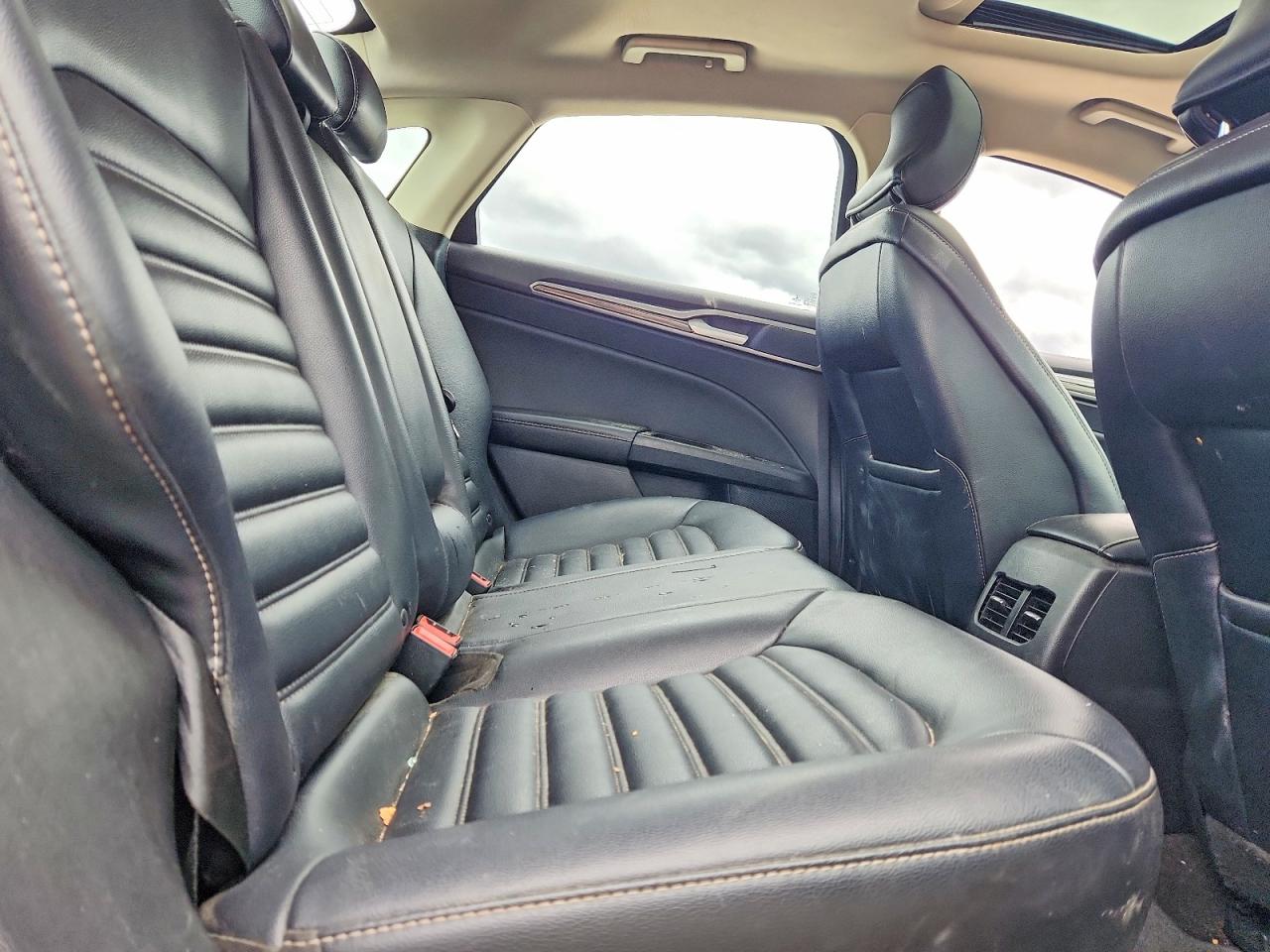 2019 FORD FUSION SEL photo 19