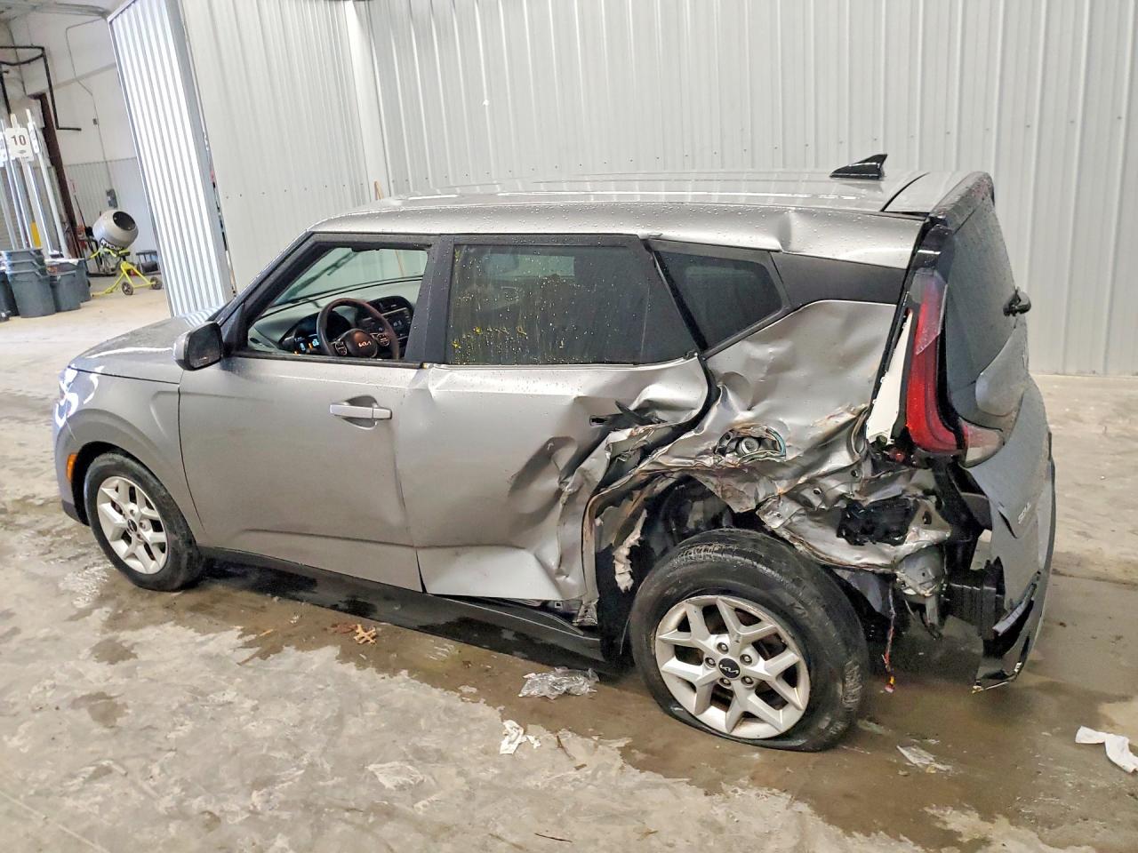 2025 KIA SOUL LX photo 3