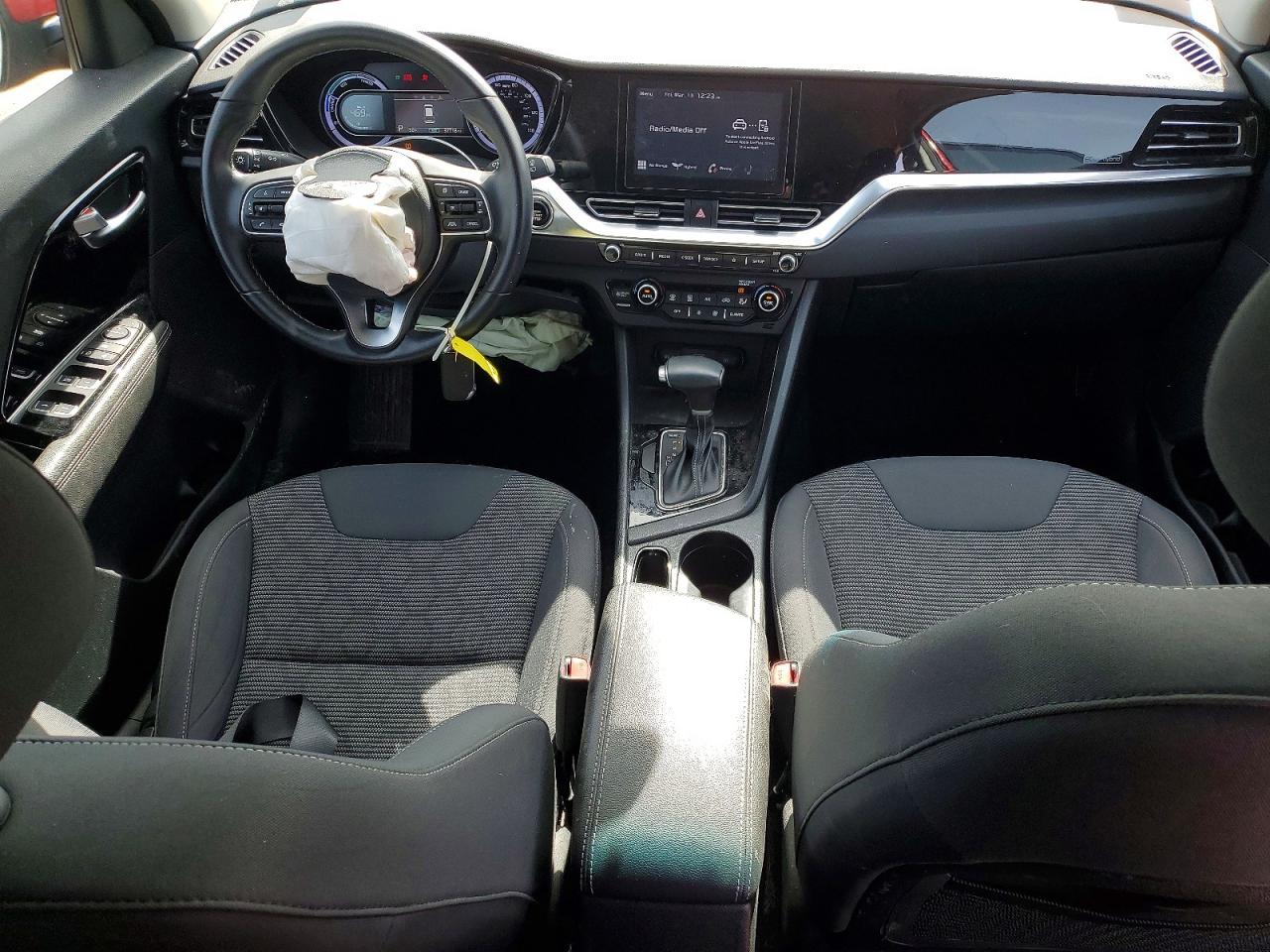 2022 KIA NIRO LXS photo 8