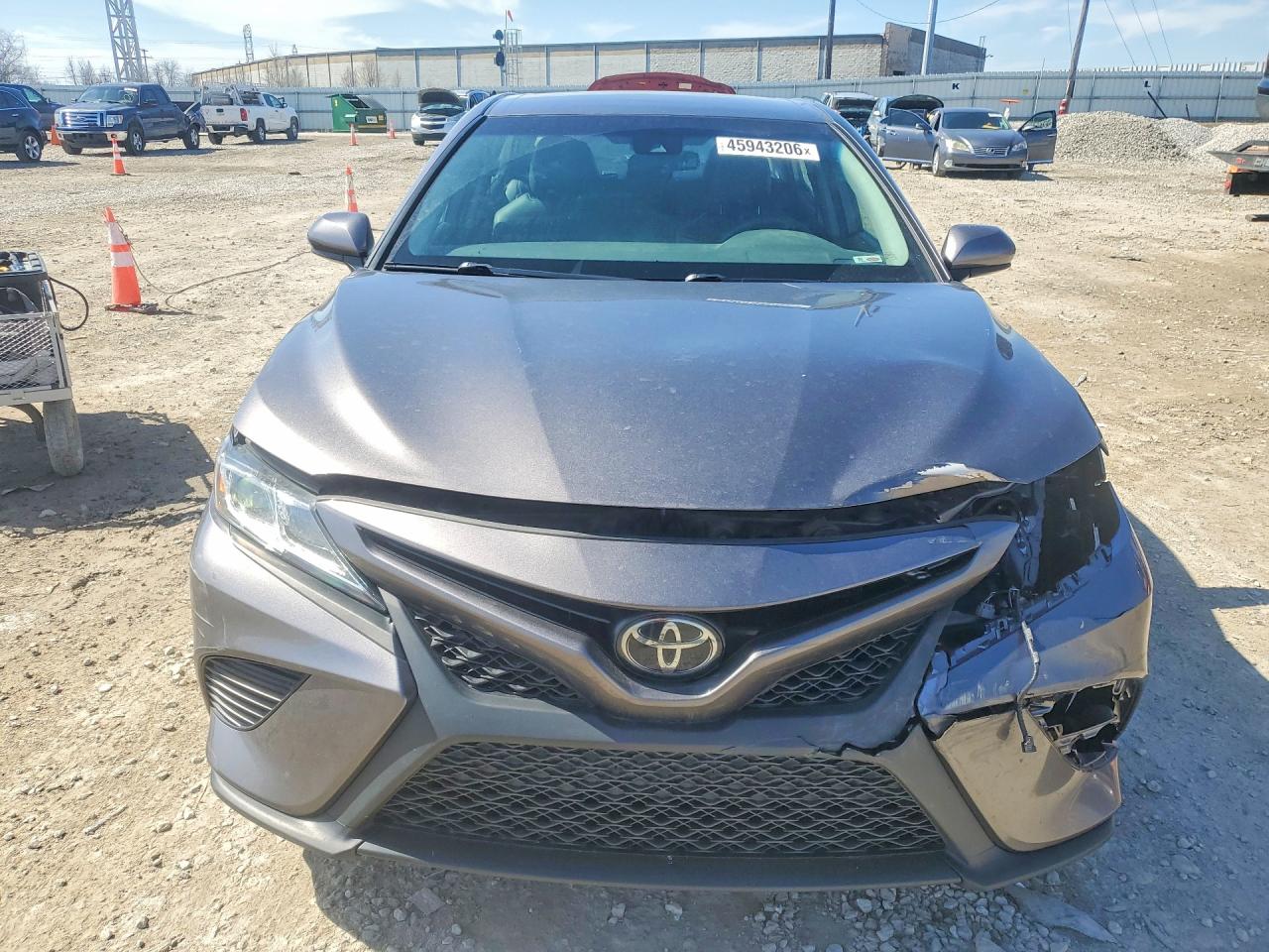 2018 TOYOTA CAMRY SE photo 5