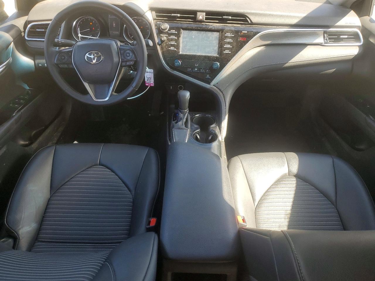 2018 TOYOTA CAMRY SE photo 8