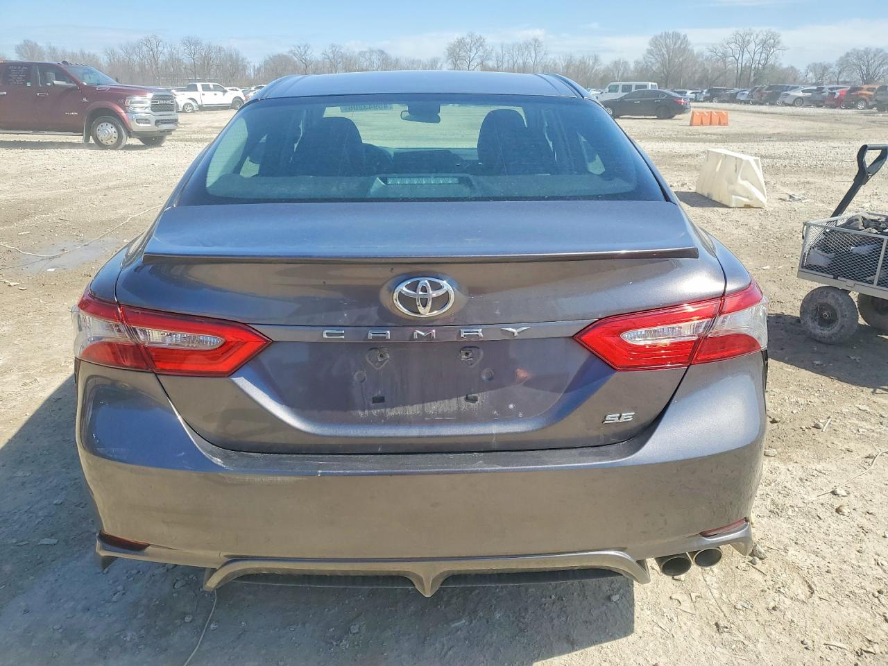 2018 TOYOTA CAMRY SE photo 6