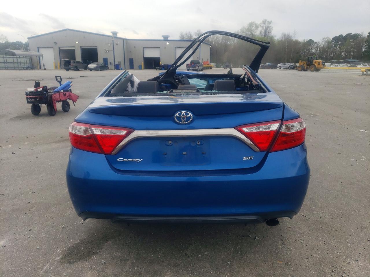 2017 TOYOTA CAMRY photo 11