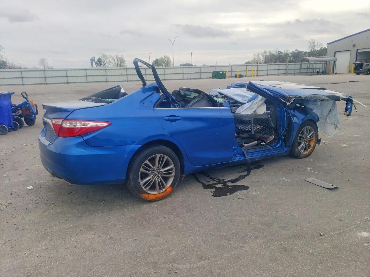 2017 TOYOTA CAMRY photo 5