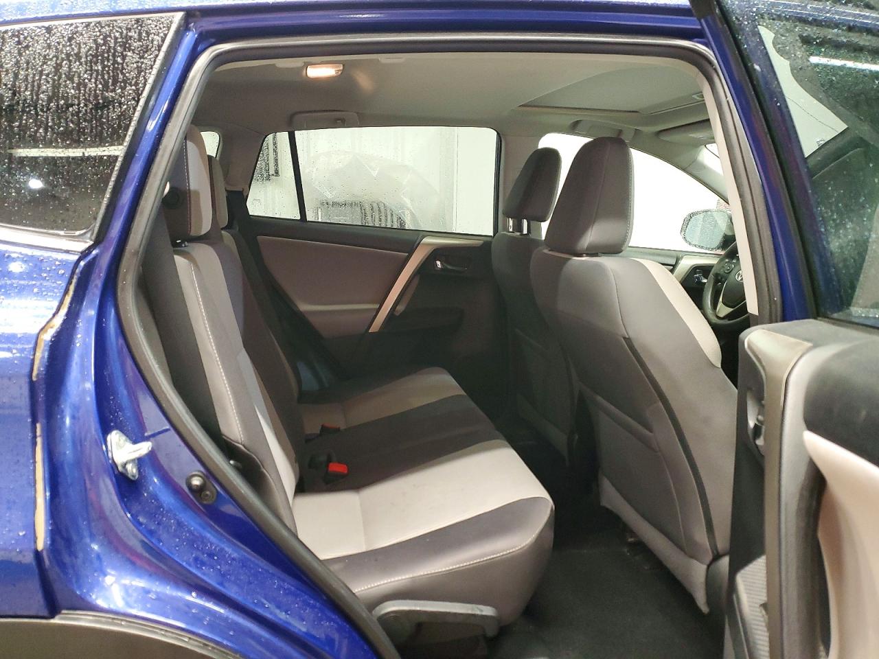 2014 TOYOTA RAV4 XLE photo 11