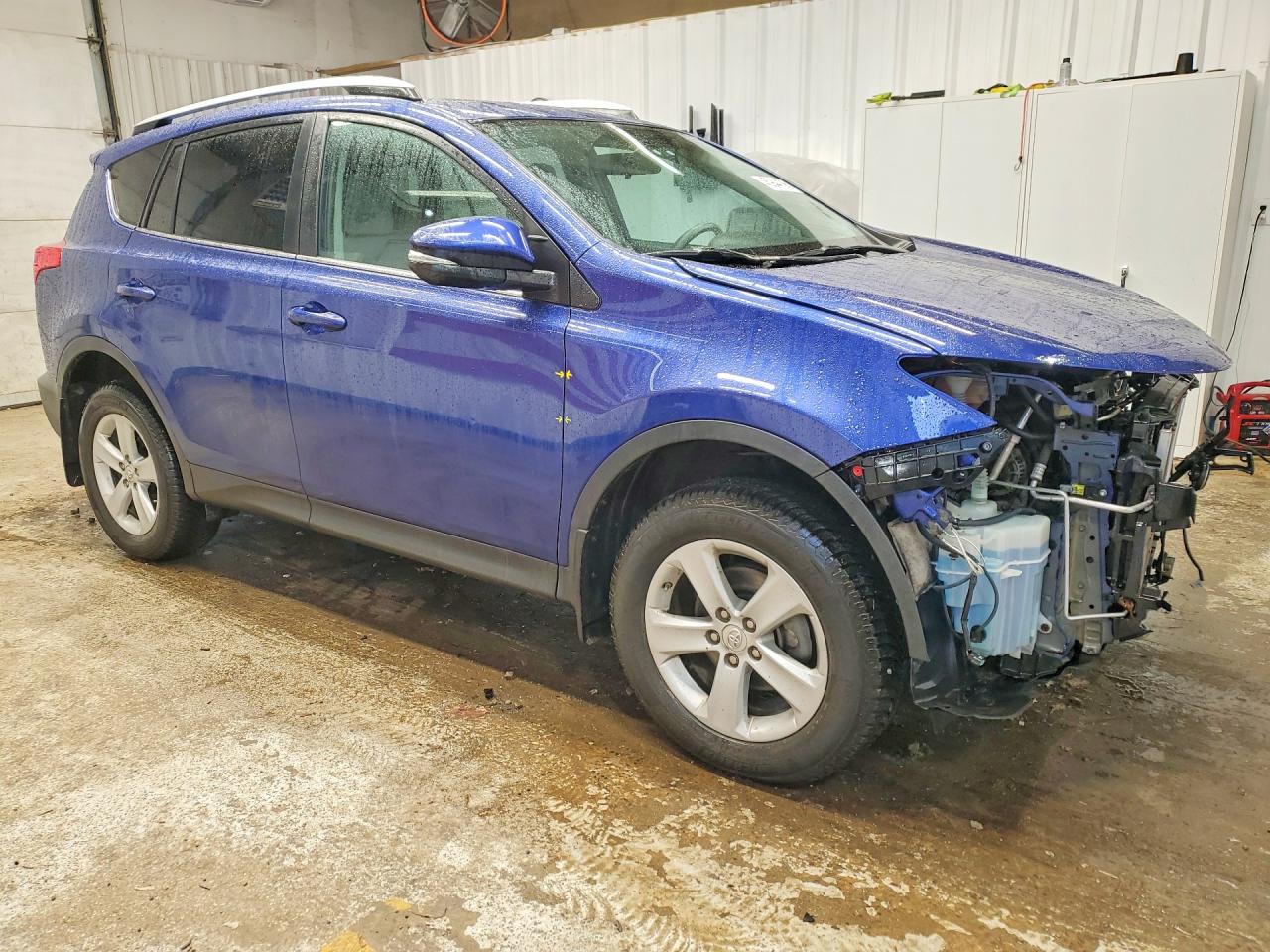 2014 TOYOTA RAV4 XLE photo 4