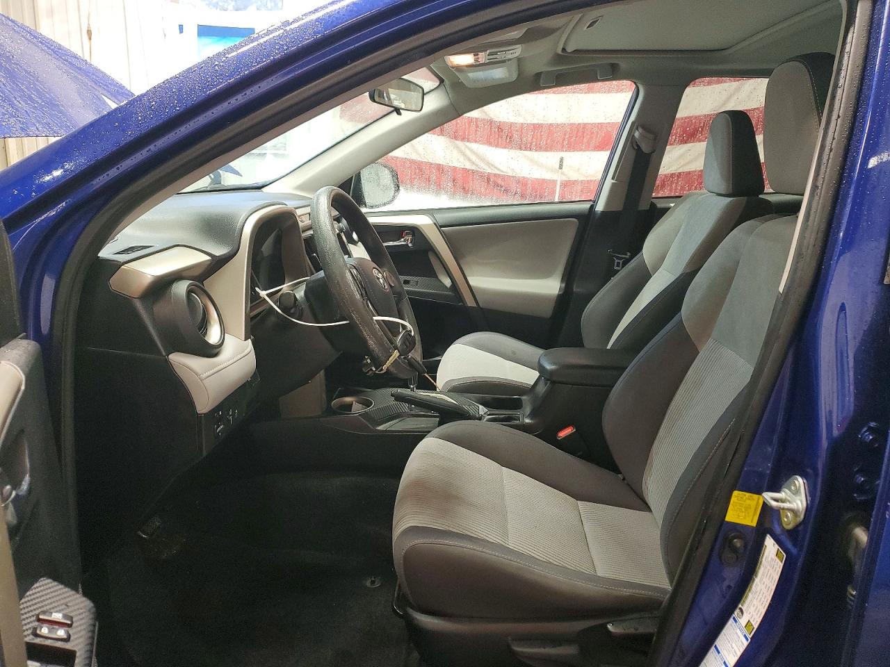 2014 TOYOTA RAV4 XLE photo 7
