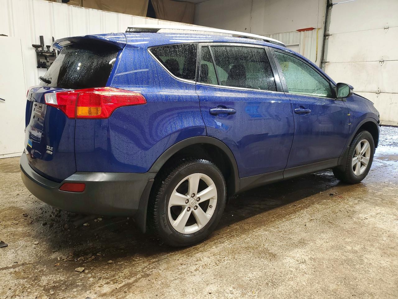 2014 TOYOTA RAV4 XLE photo 3