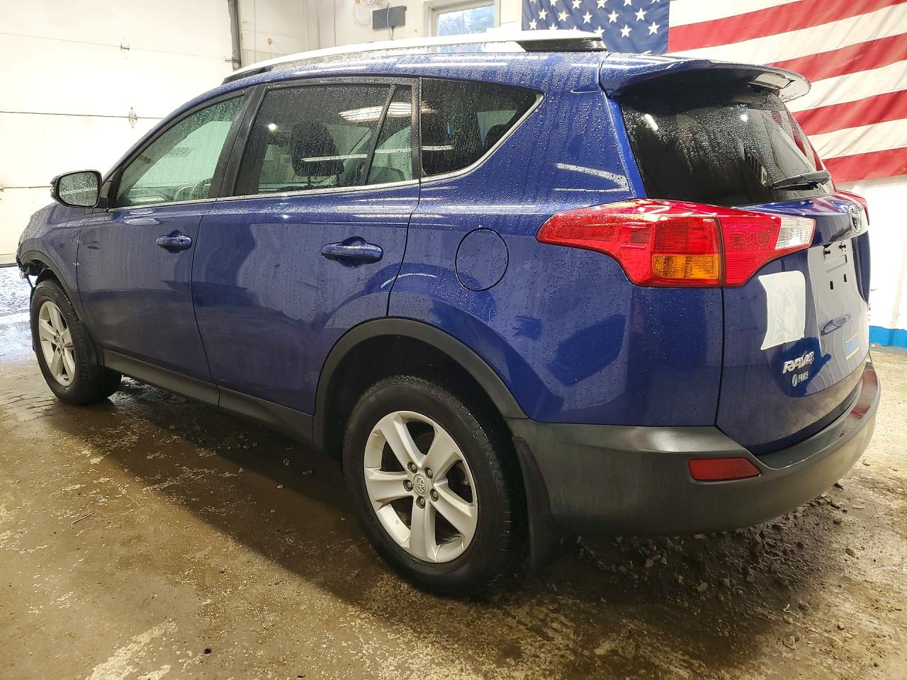 2014 TOYOTA RAV4 XLE photo 2