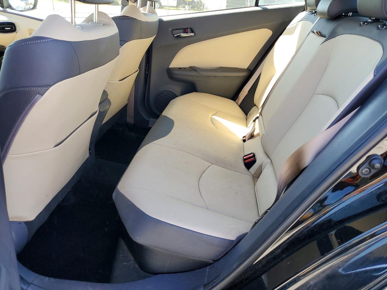 2016 TOYOTA PRIUS FOUR photo 10