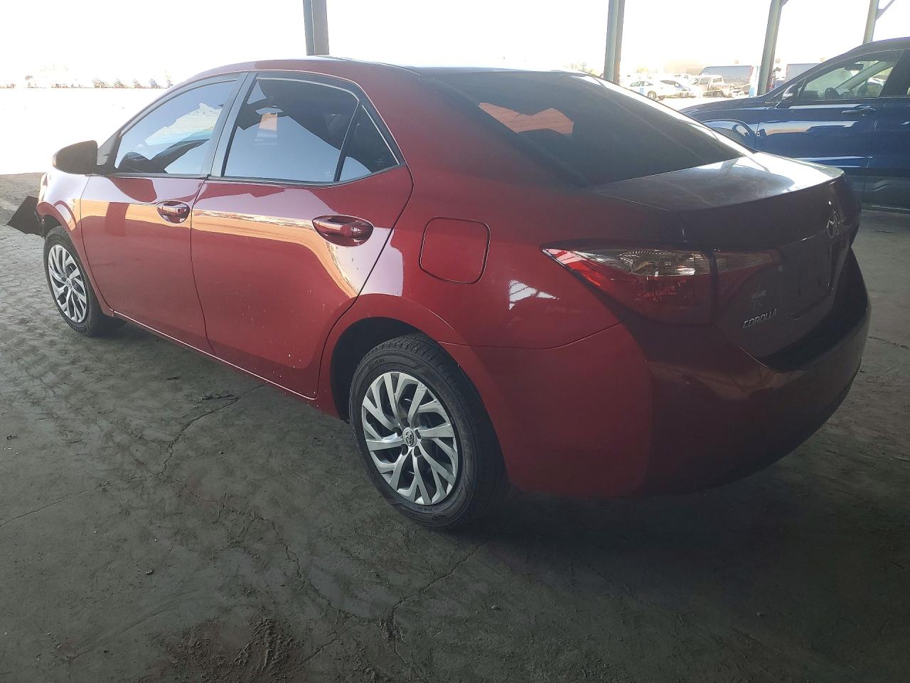 2018 TOYOTA COROLLA LE photo 2