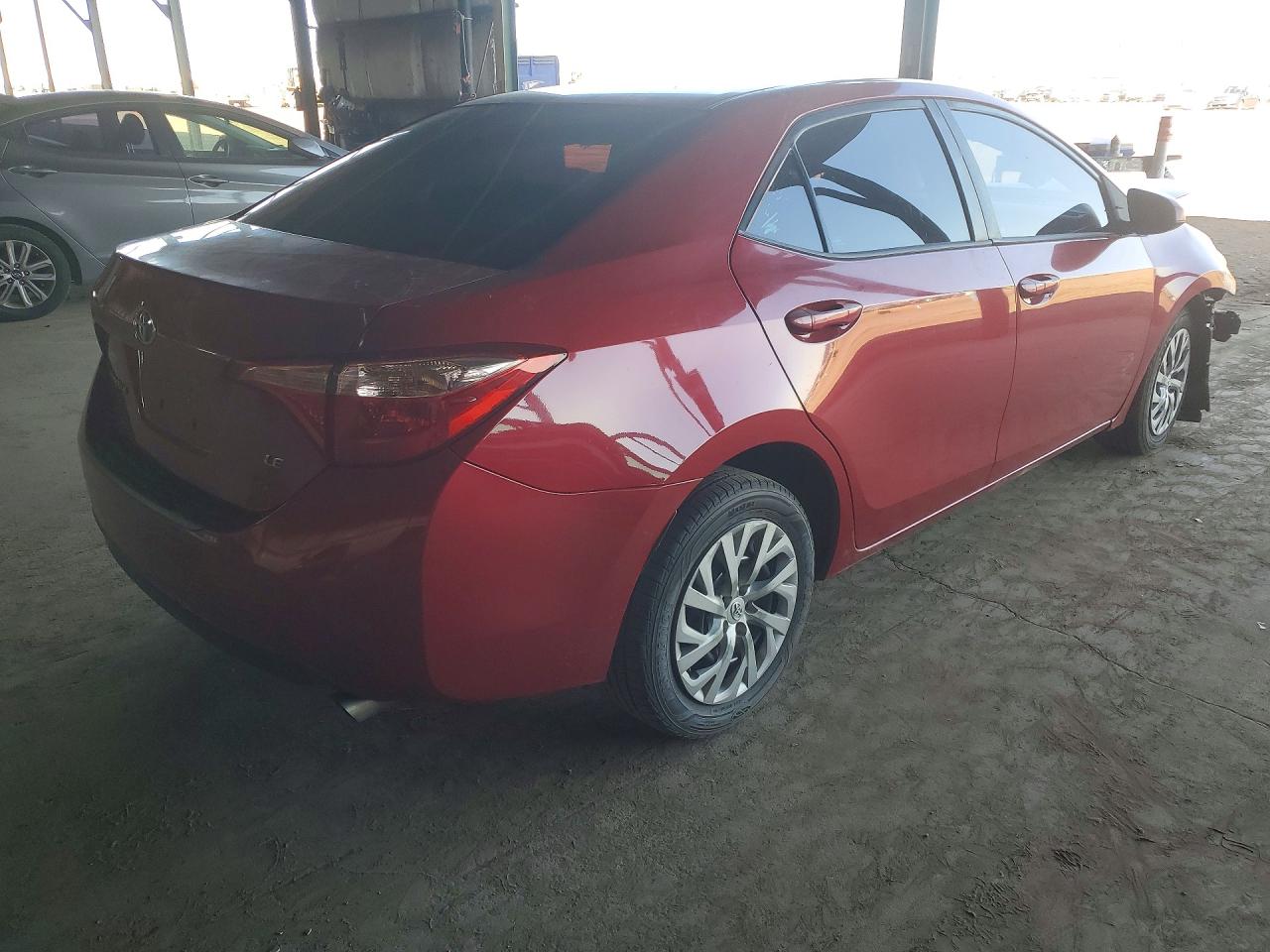 2018 TOYOTA COROLLA LE photo 3