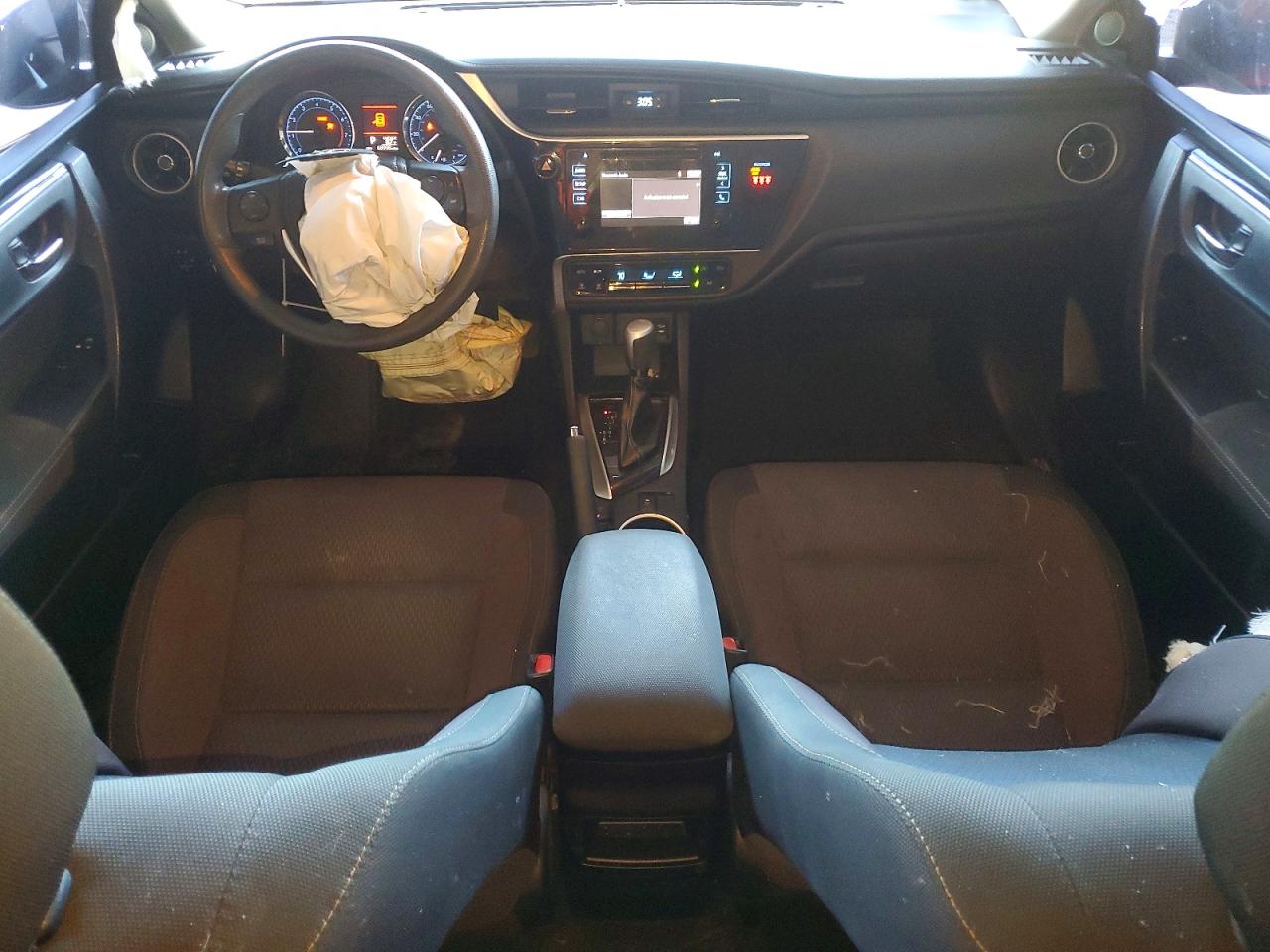 2018 TOYOTA COROLLA LE photo 8