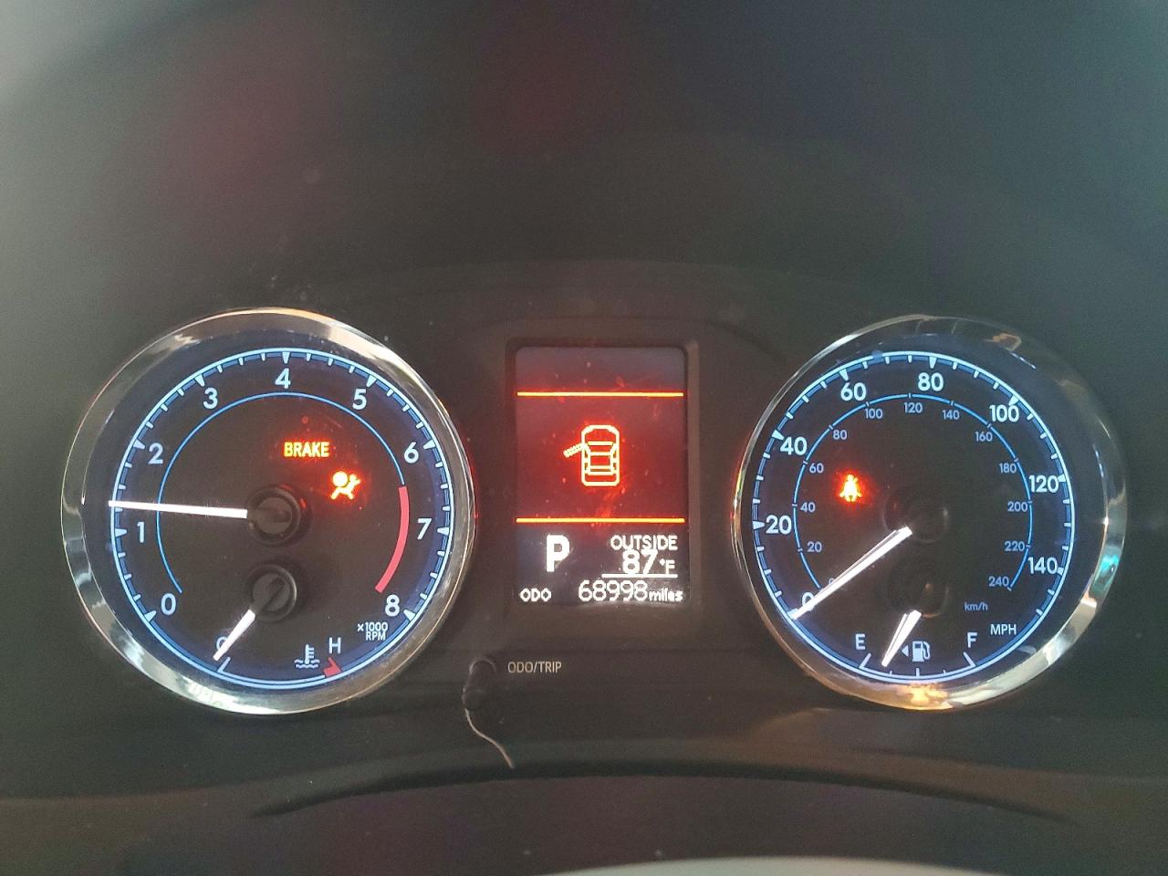 2018 TOYOTA COROLLA LE photo 9