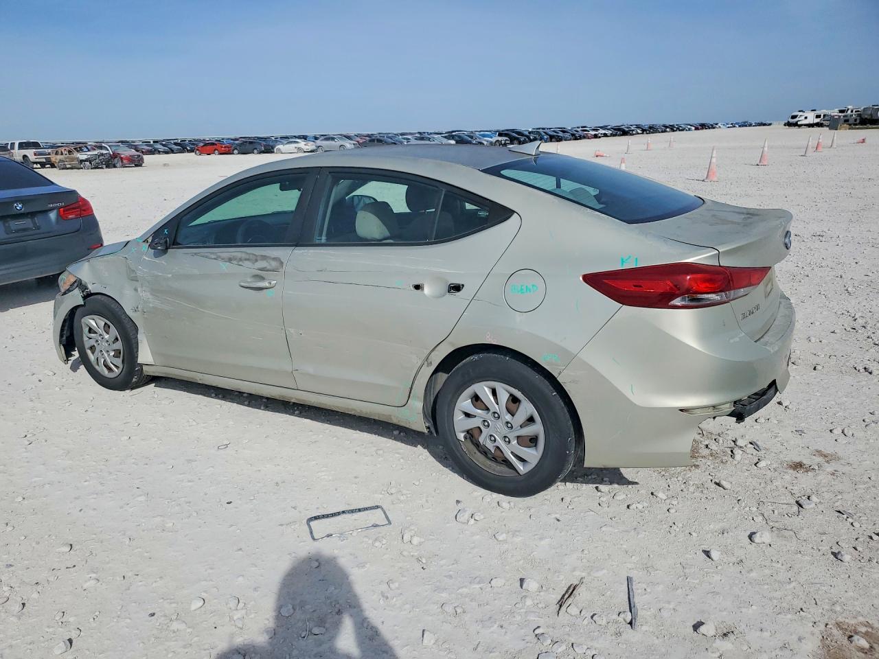 2017 HYUNDAI ELANTRA SE photo 4