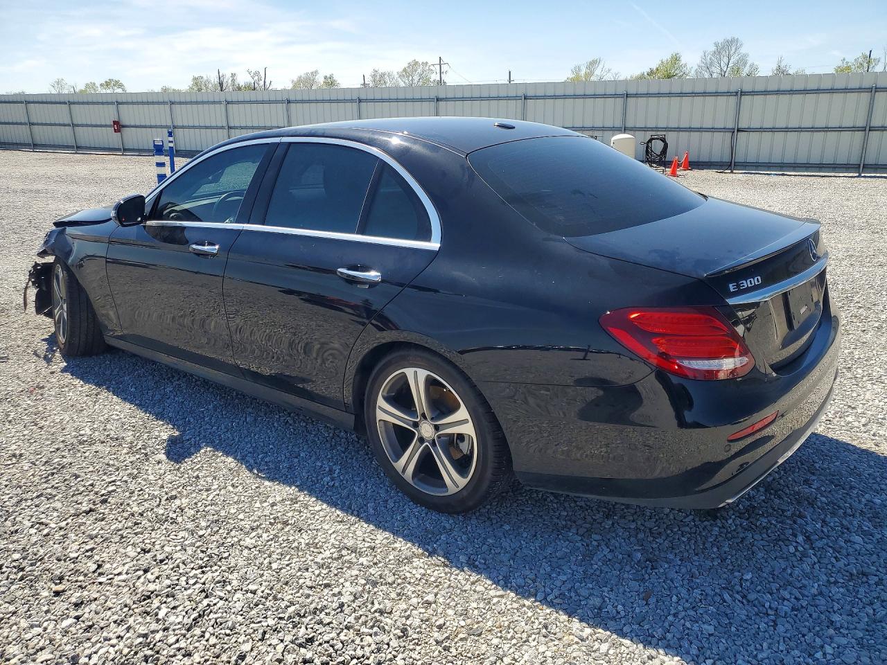 2017 MERCEDES-BENZ E 300 photo 2