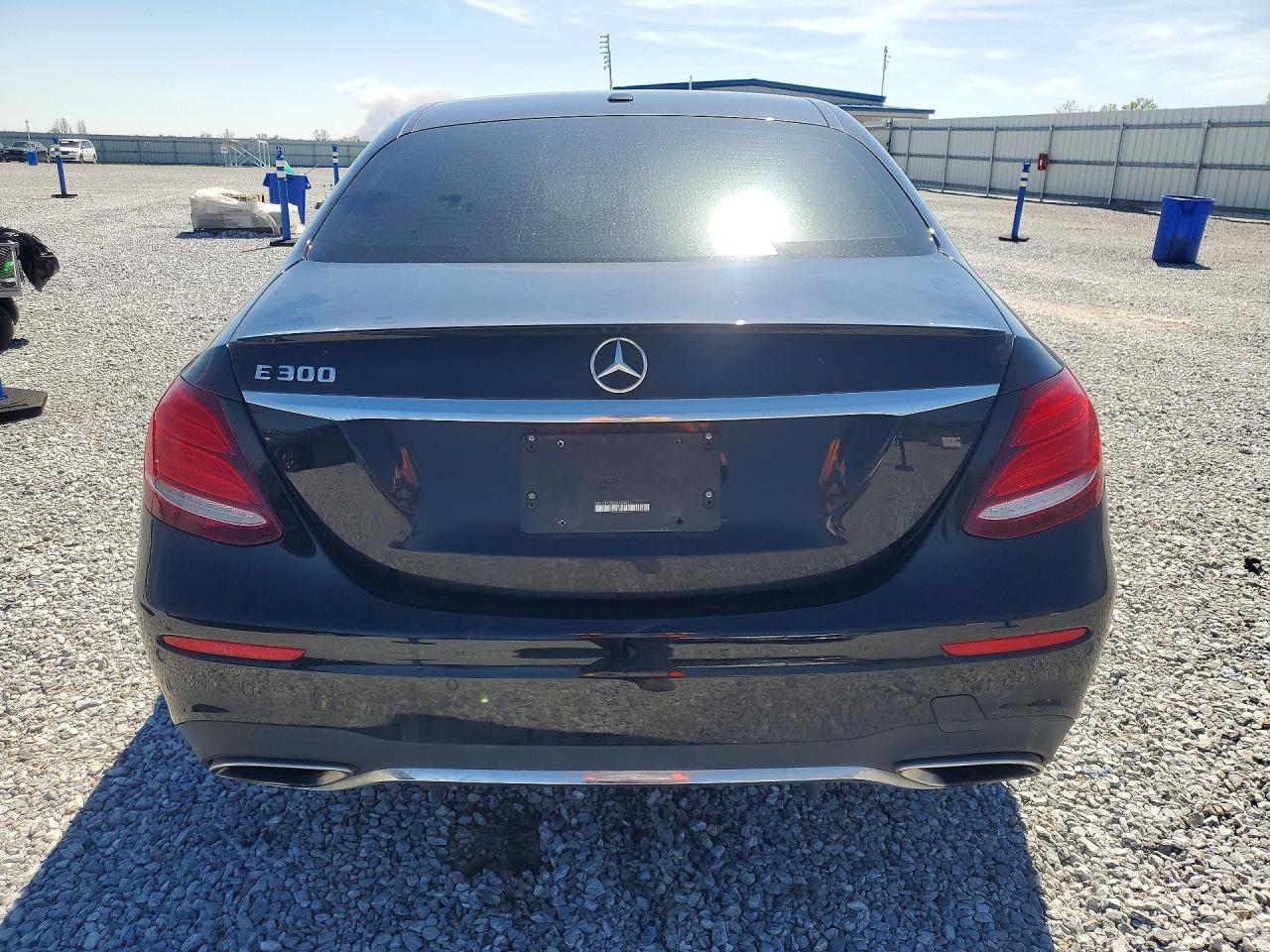 2017 MERCEDES-BENZ E 300 photo 6