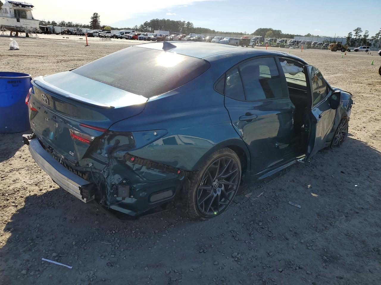 2025 TOYOTA CAMRY SE photo 5