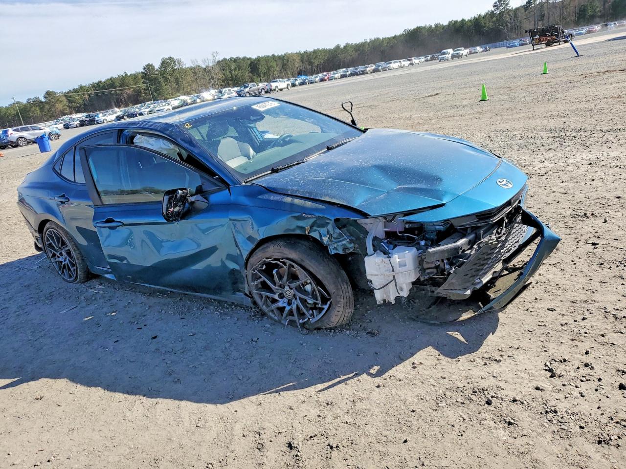 2025 TOYOTA CAMRY SE photo 7