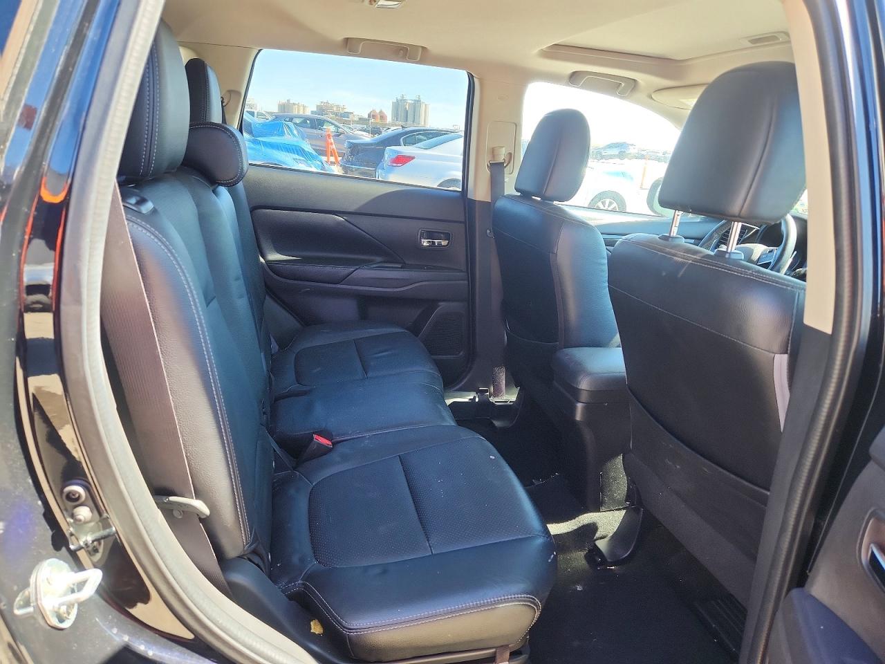 2016 MITSUBISHI OUTLANDER GT photo 11