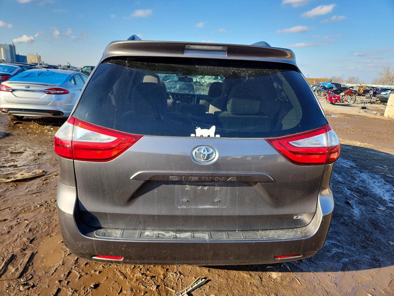 2017 TOYOTA SIENNA LE 8-PASSENGER photo 11