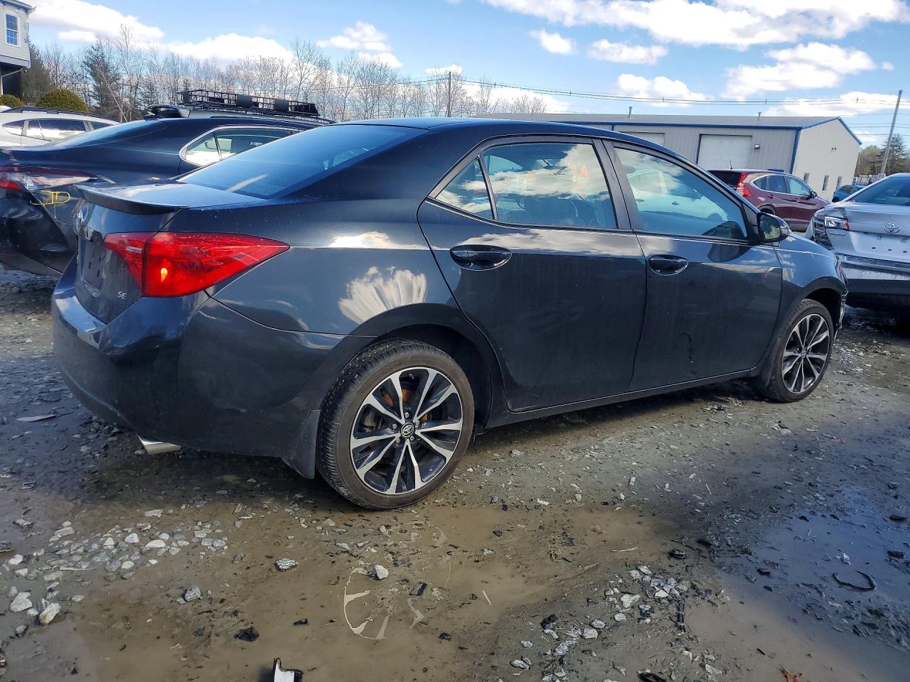 2019 TOYOTA COROLLA SE photo 3