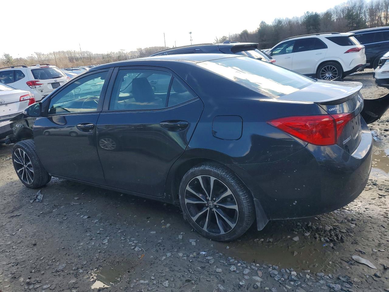 2019 TOYOTA COROLLA SE photo 2