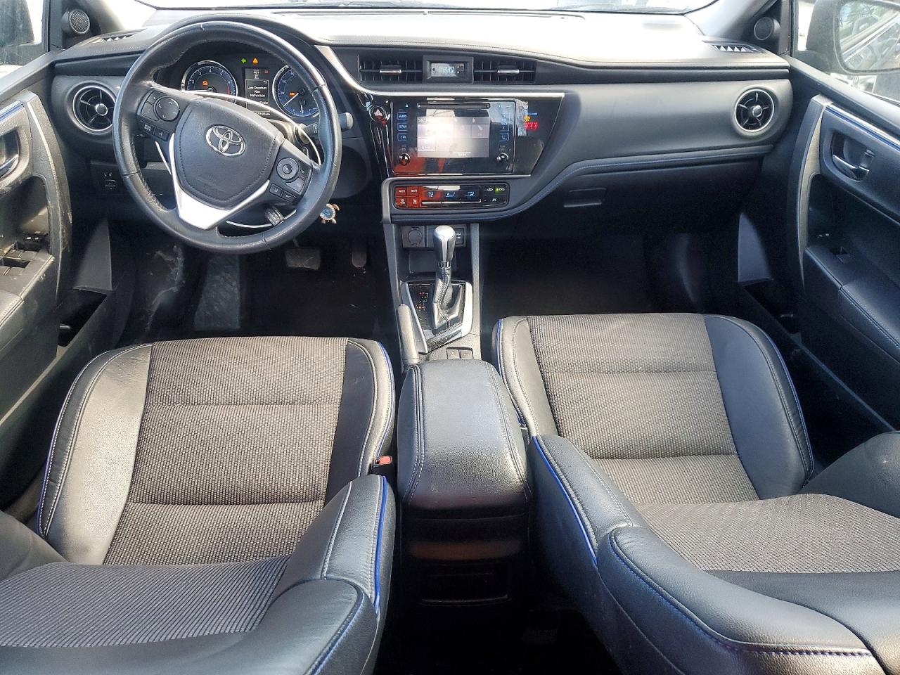2019 TOYOTA COROLLA SE photo 8