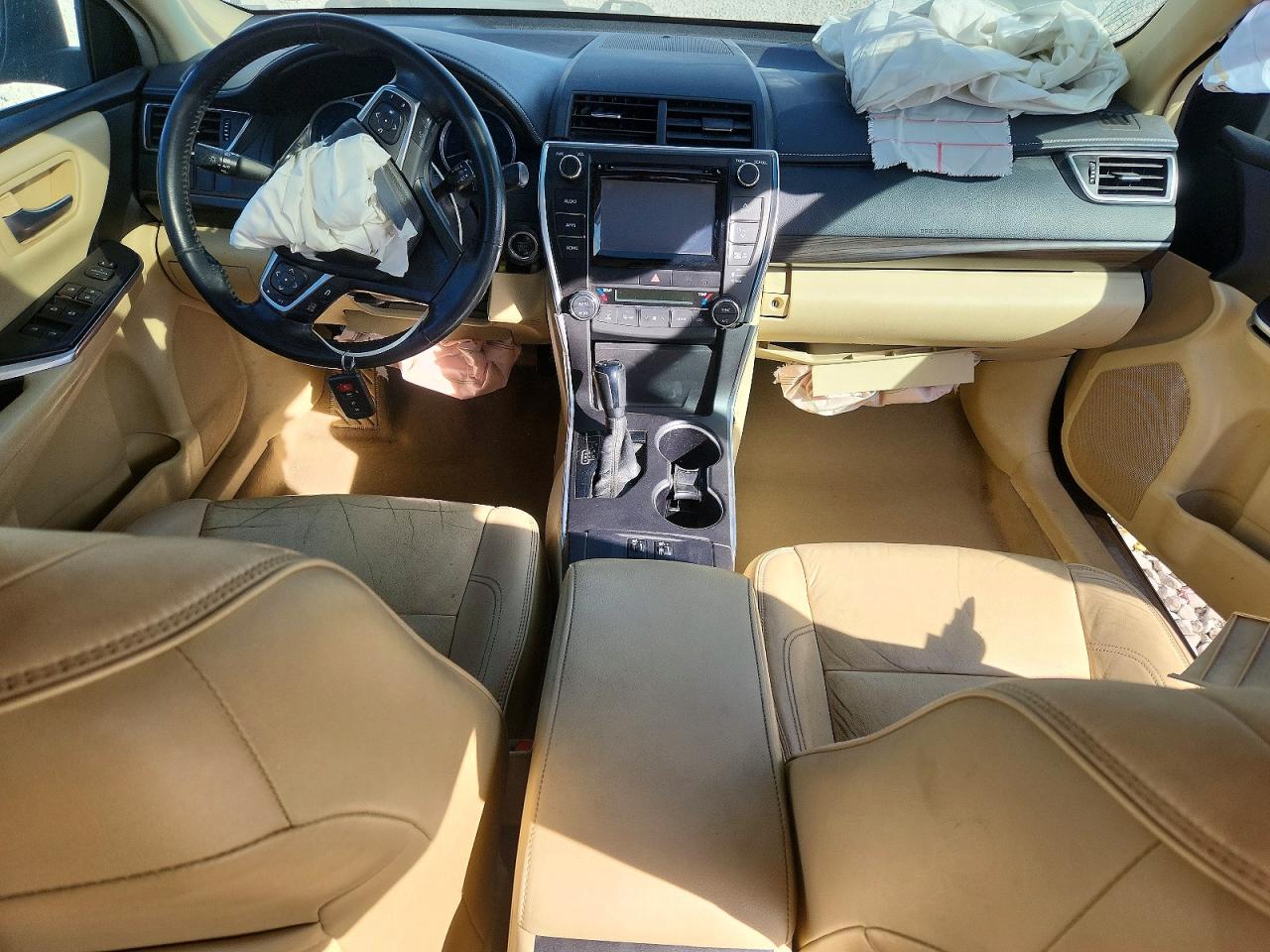 2015 TOYOTA CAMRY XLE photo 8