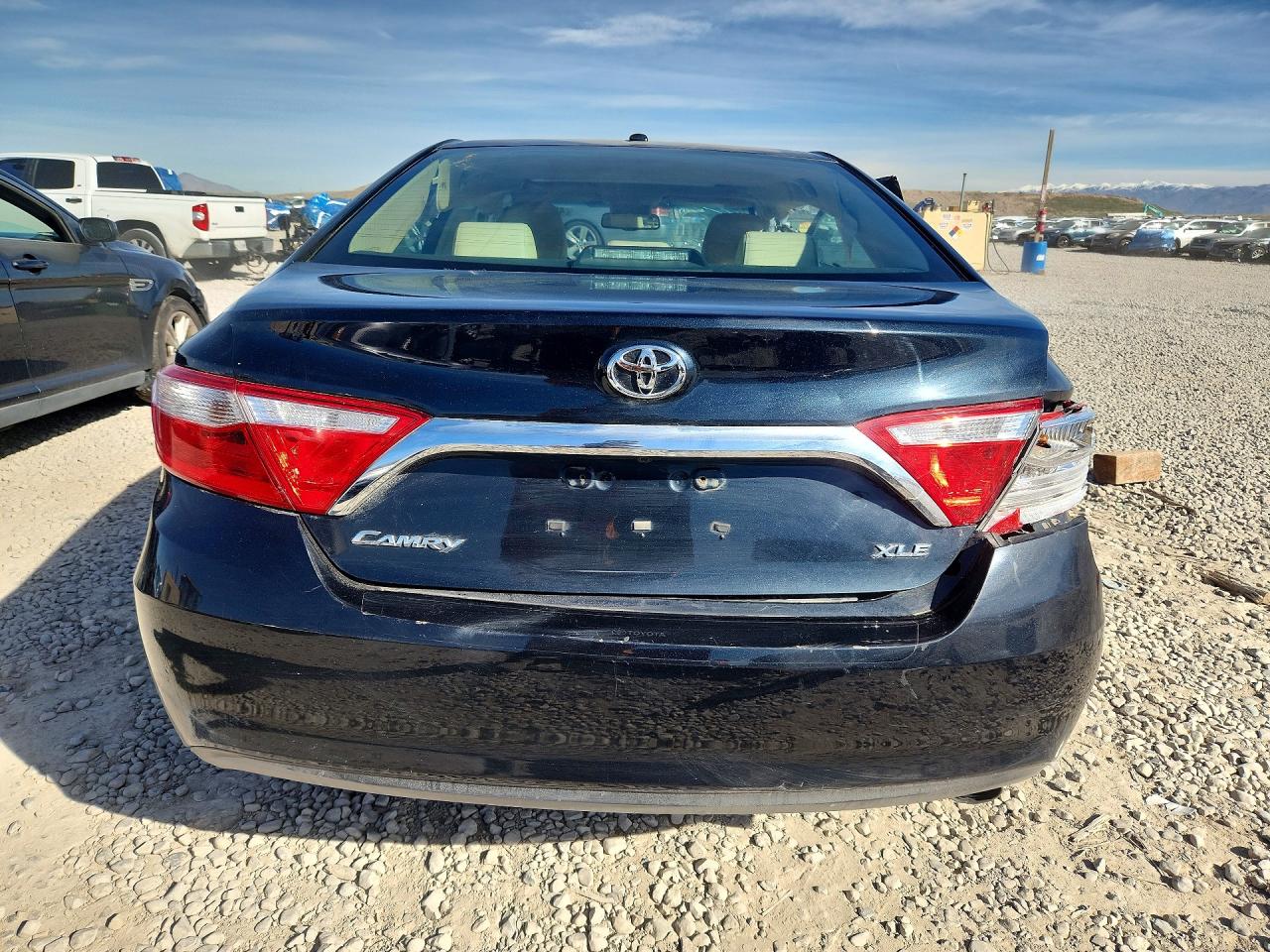 2015 TOYOTA CAMRY XLE photo 6