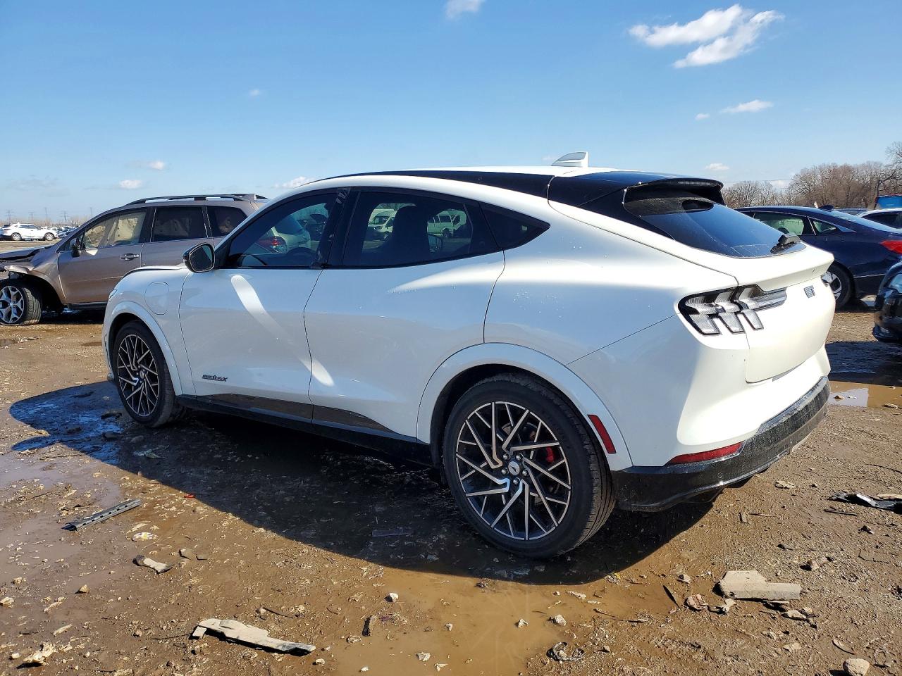 2021 FORD MUSTANG MACH-E GT photo 4