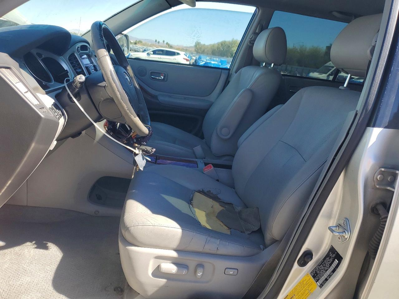 2004 TOYOTA HIGHLANDER LIMITED photo 13