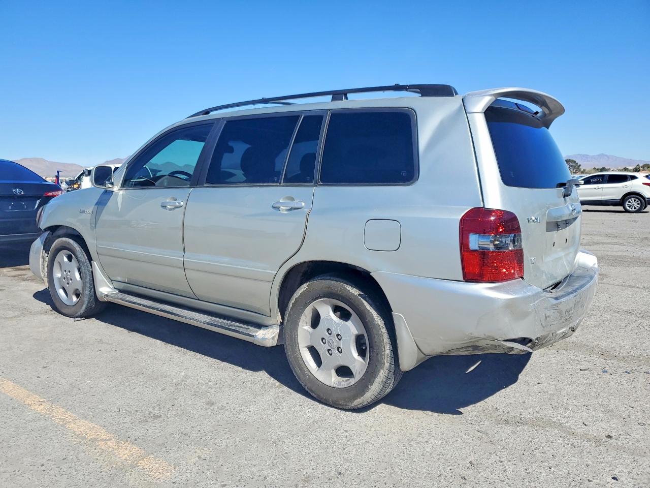 2004 TOYOTA HIGHLANDER LIMITED photo 3