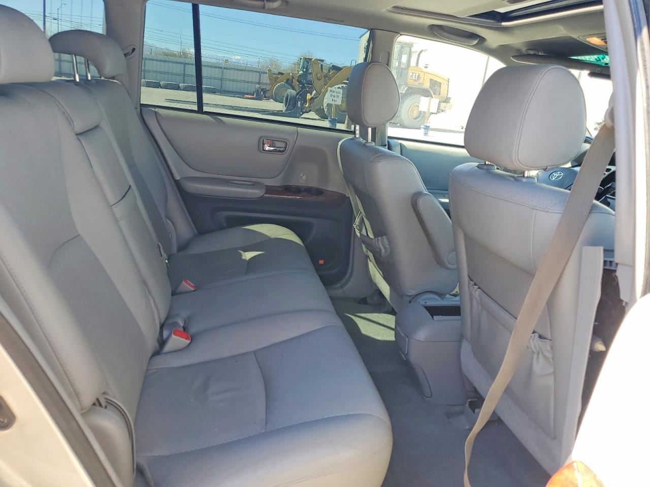 2004 TOYOTA HIGHLANDER LIMITED photo 21