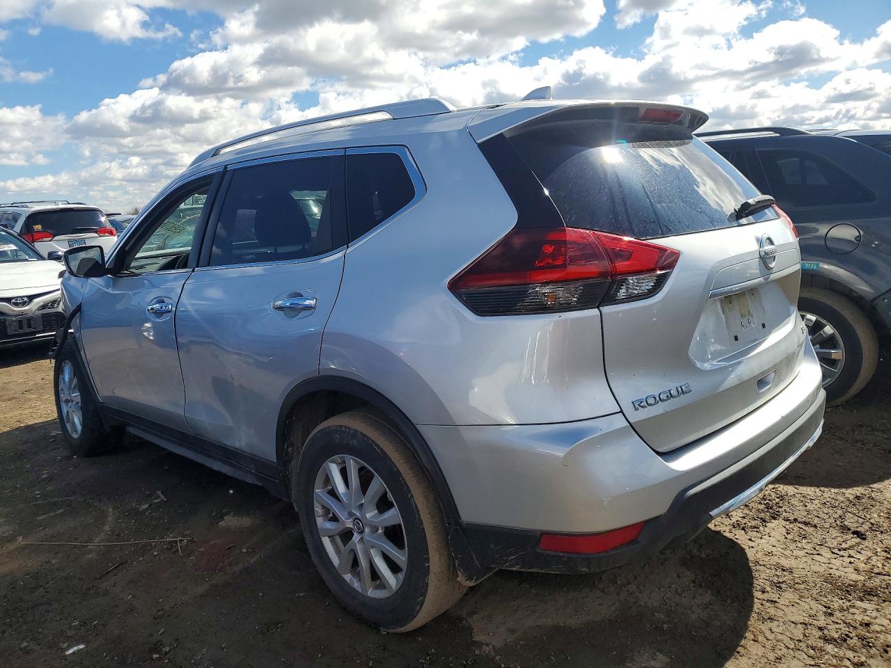2018 NISSAN ROGUE SV photo 2