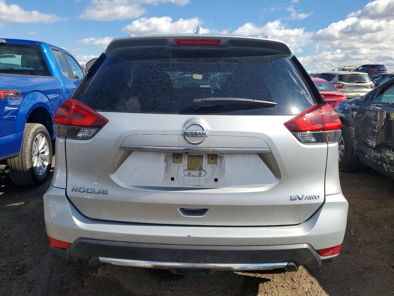 2018 NISSAN ROGUE SV photo 6
