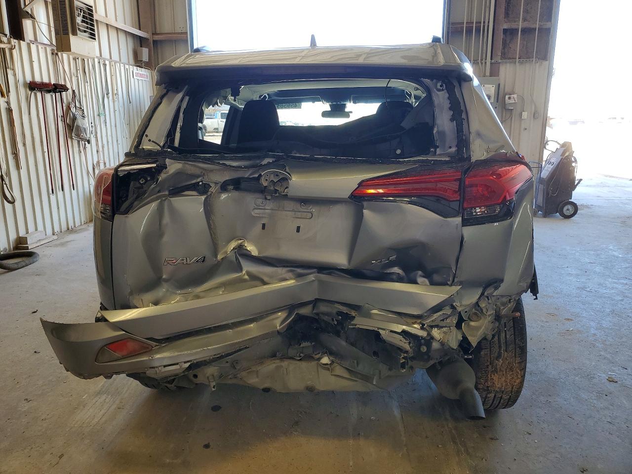2018 TOYOTA RAV4 XLE photo 6