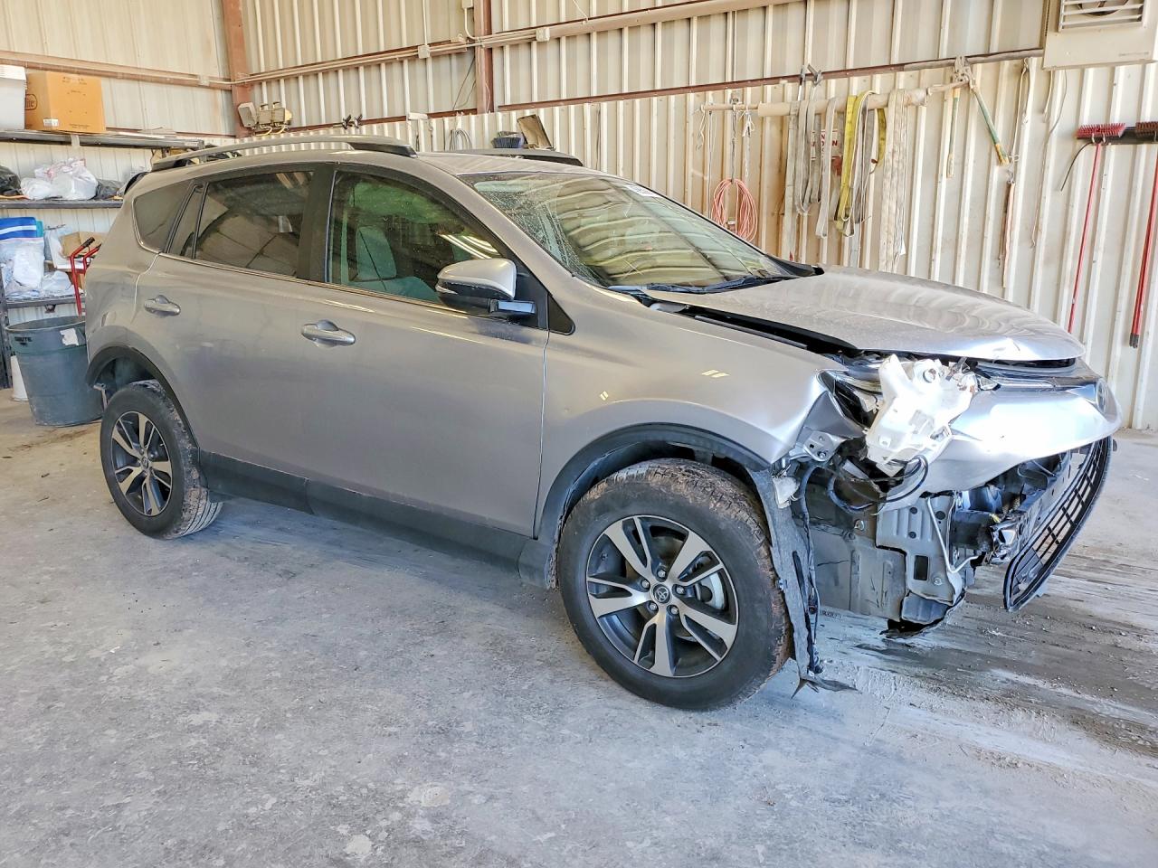 2018 TOYOTA RAV4 XLE photo 4