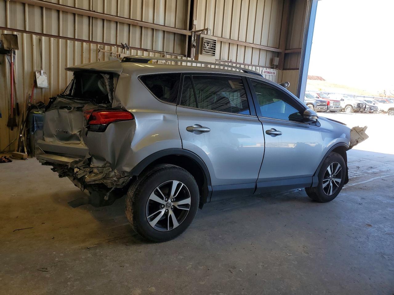 2018 TOYOTA RAV4 XLE photo 3