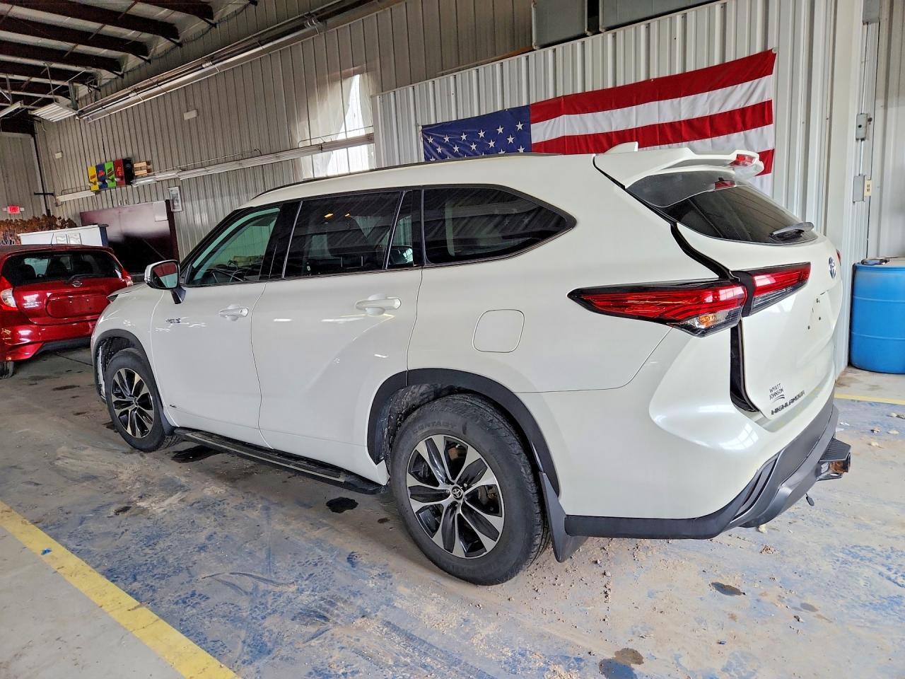 2021 TOYOTA HIGHLANDER HYBRID XLE photo 2