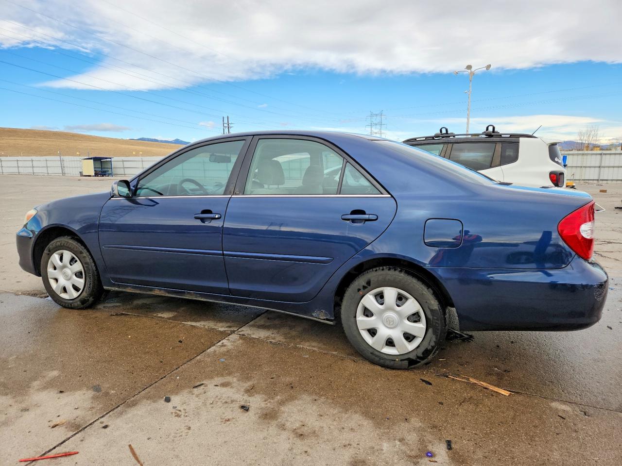 2004 TOYOTA CAMRY LE photo 4