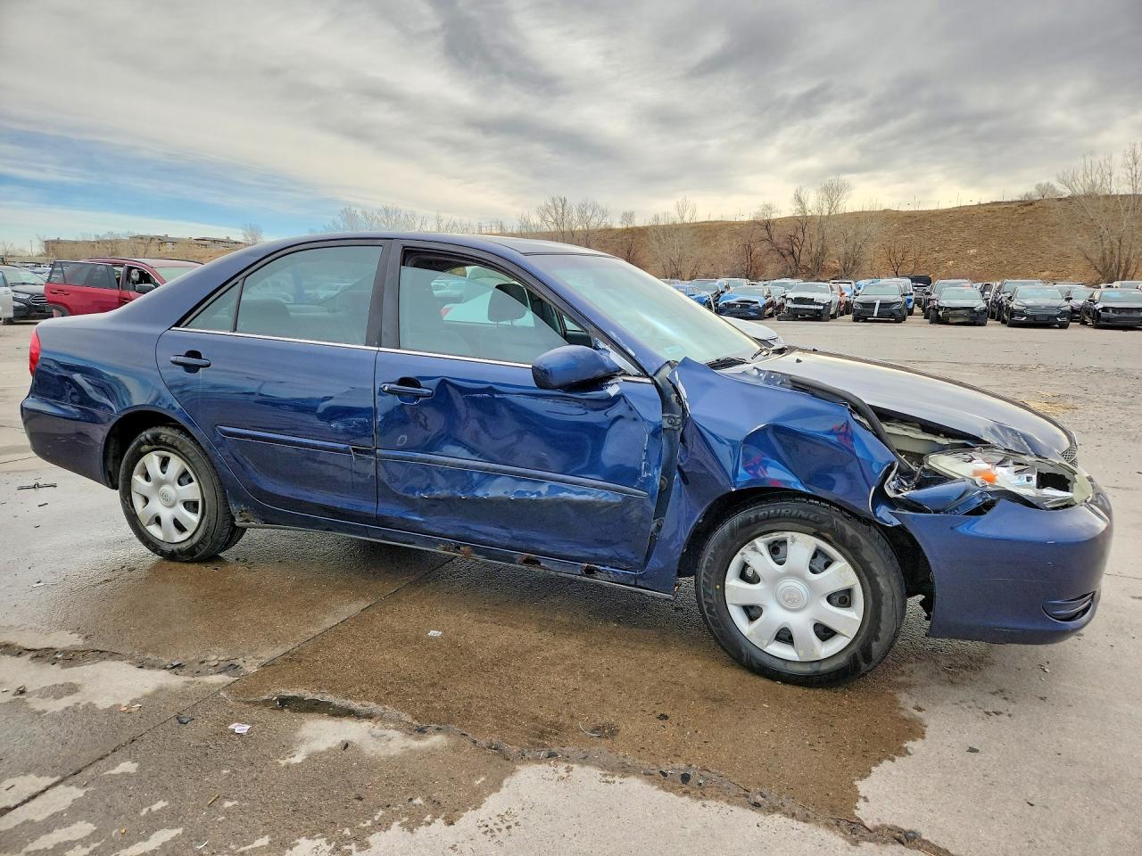 2004 TOYOTA CAMRY LE photo 10