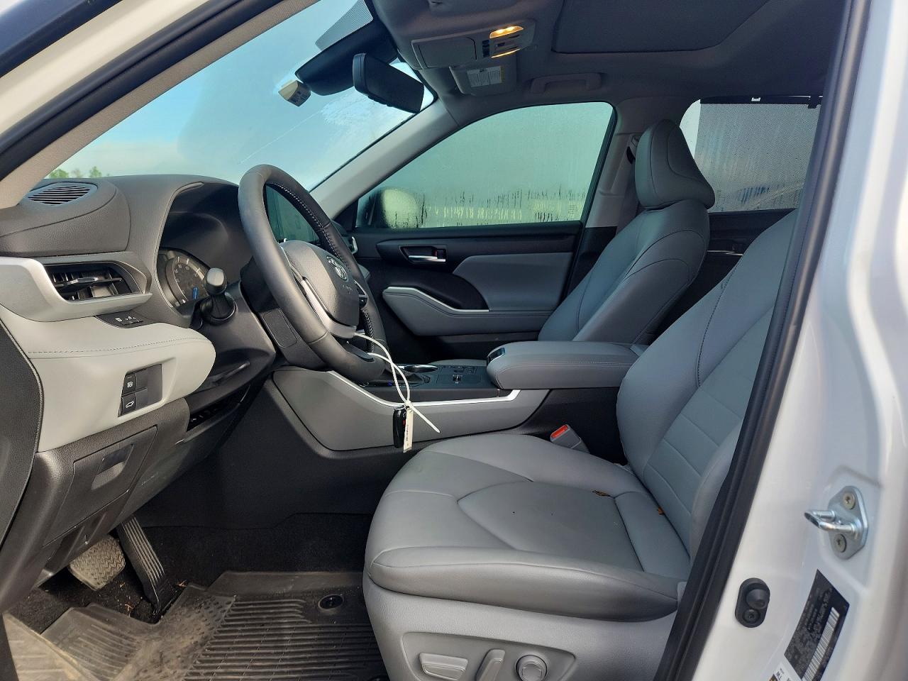 2025 TOYOTA HIGHLANDER HYBRID XLE photo 13