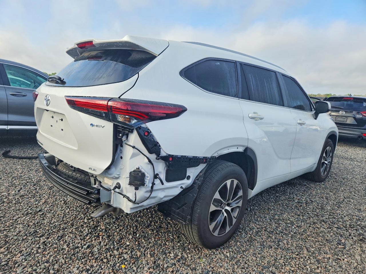 2025 TOYOTA HIGHLANDER HYBRID XLE photo 5