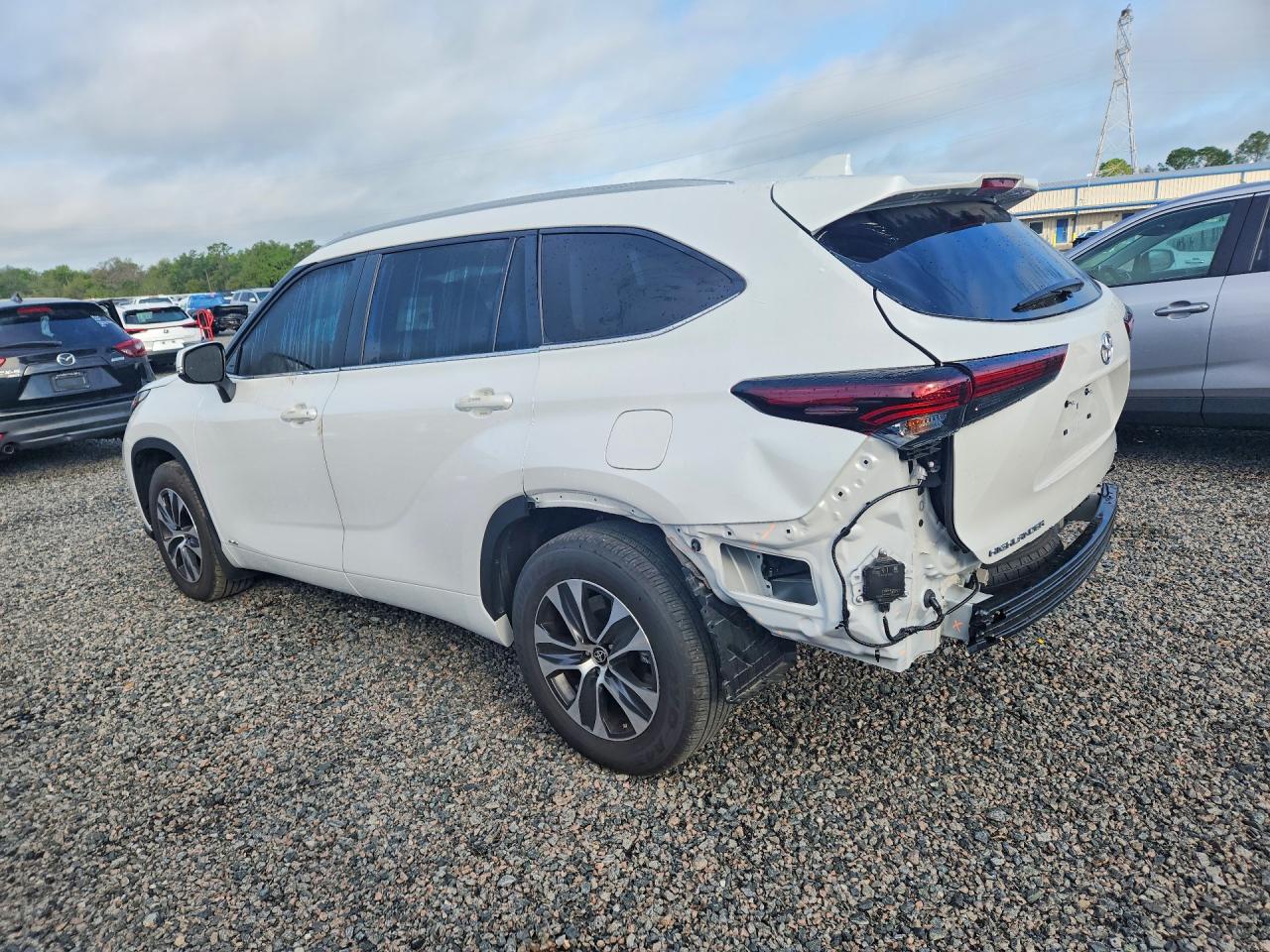 2025 TOYOTA HIGHLANDER HYBRID XLE photo 3