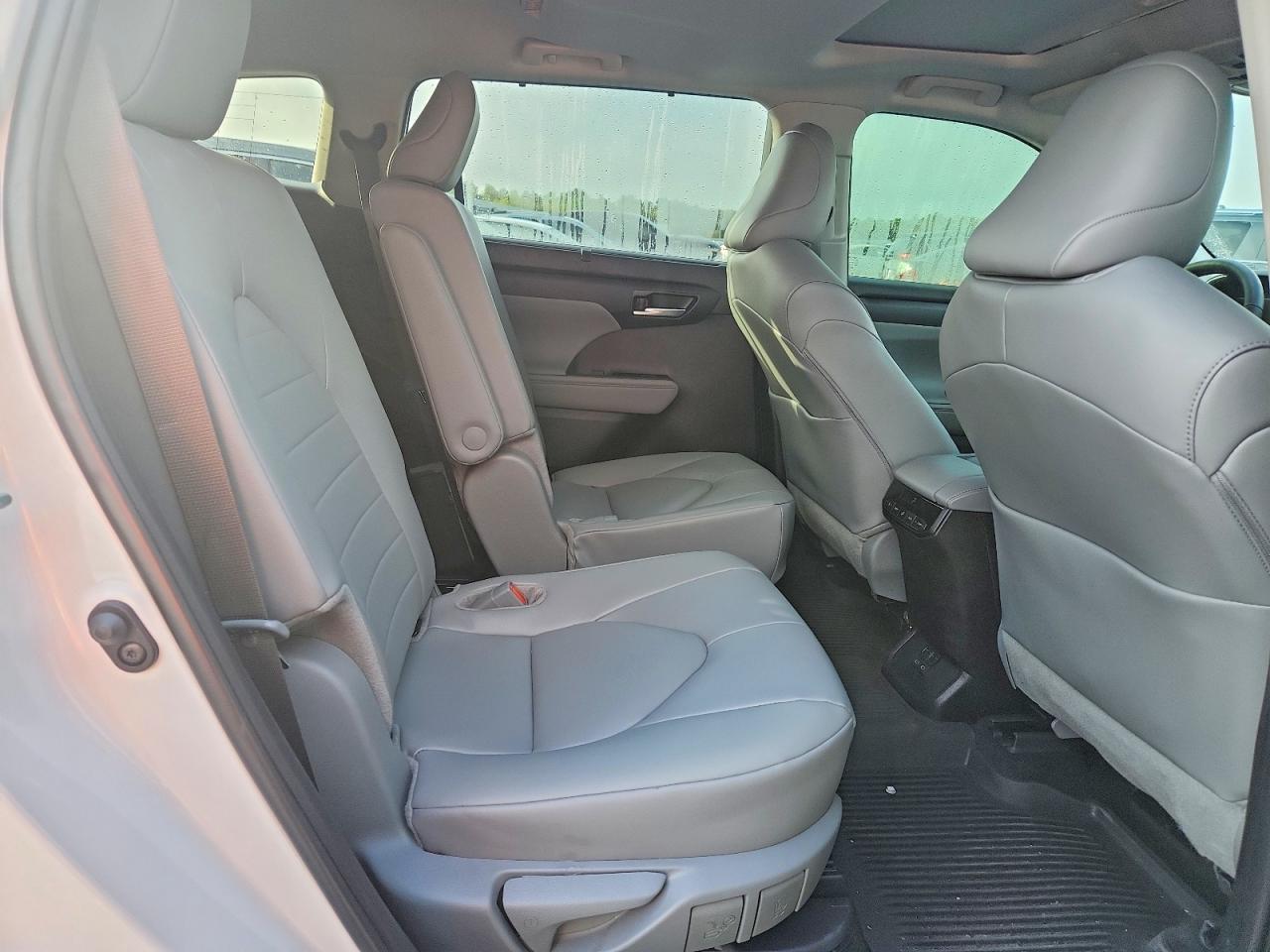 2025 TOYOTA HIGHLANDER HYBRID XLE photo 21