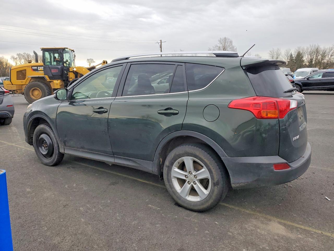 2013 TOYOTA RAV4 XLE photo 2