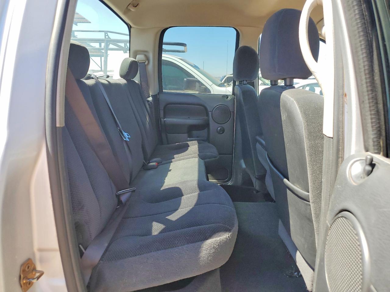 2004 DODGE RAM 1500 ST photo 10
