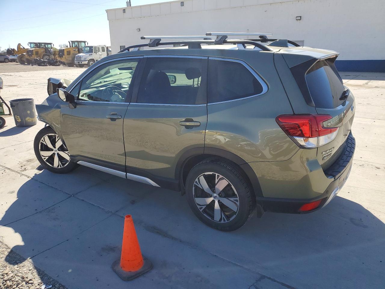 2021 SUBARU FORESTER TOURING photo 2