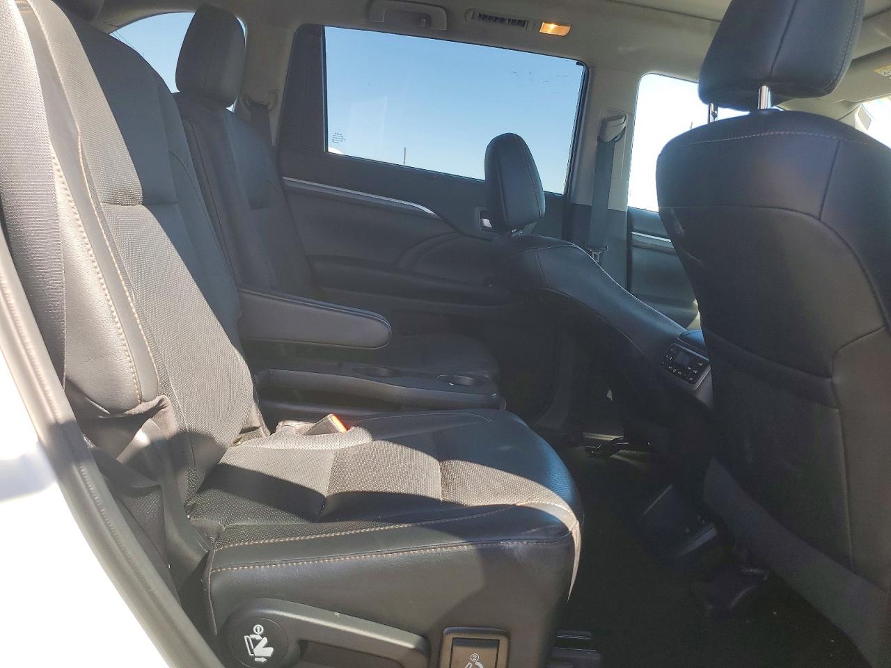 2019 TOYOTA HIGHLANDER HYBRID LIMITED PLATINUM photo 11